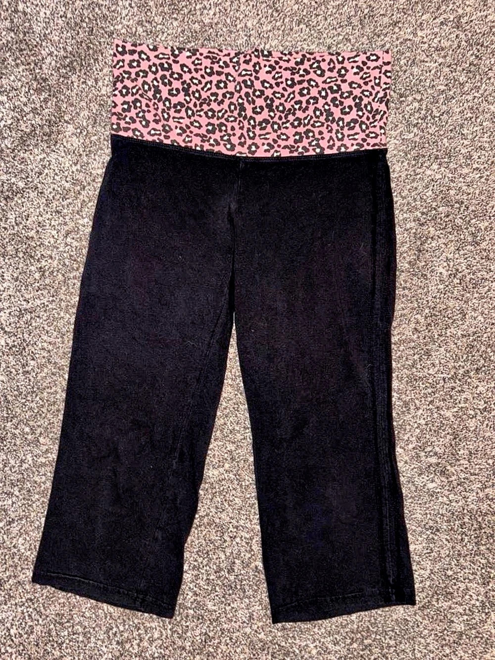 Y2K yoga pants with pink leopard print waistband